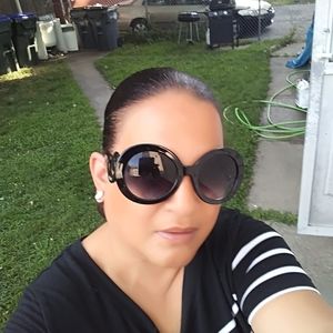 Meet your Posher, Julia